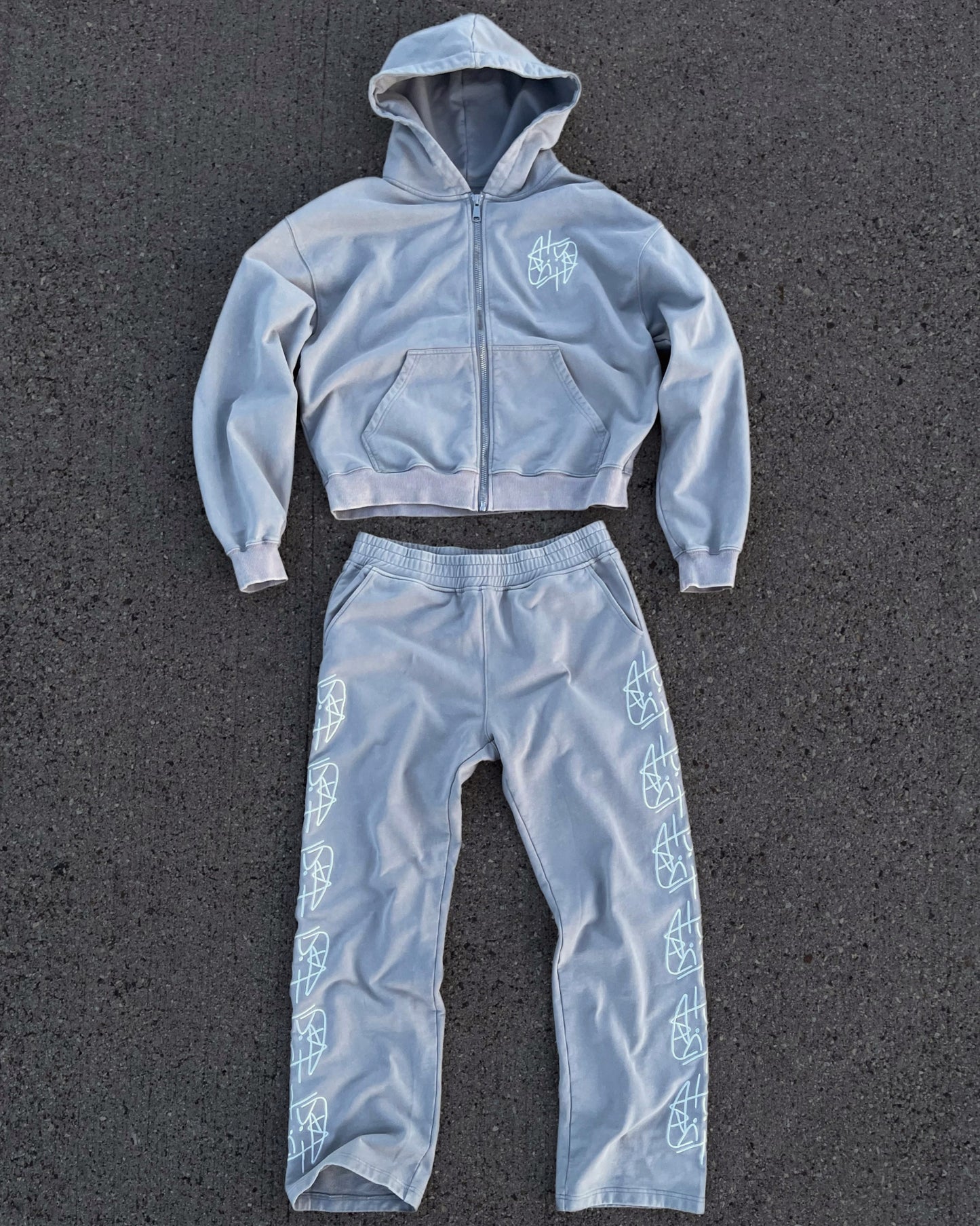 “(vi)ssential” sweatsuit set
