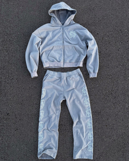 “(vi)ssential” sweatsuit set